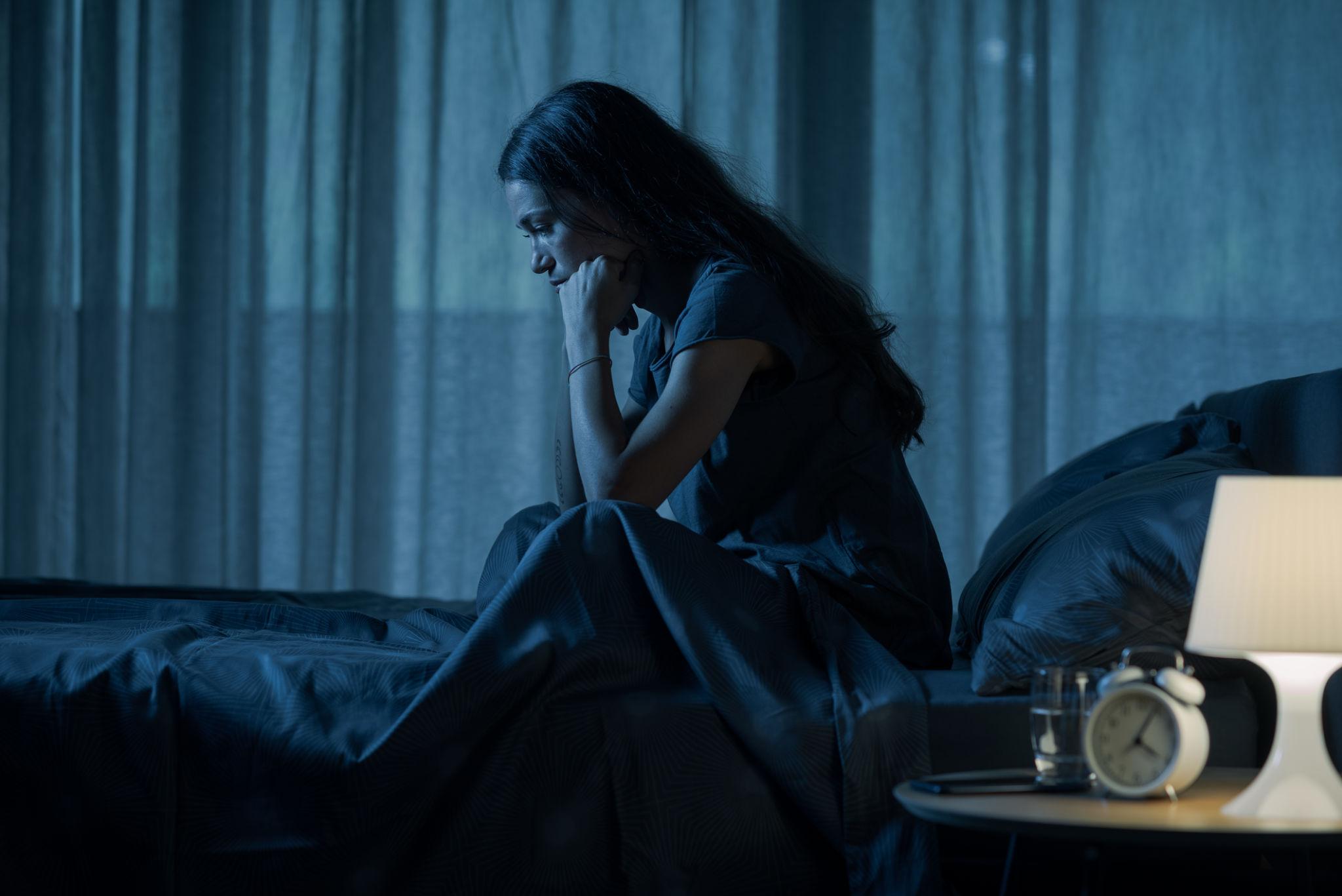 Ansiedad nocturna: por qué aparece de noche y cómo volver a dormir