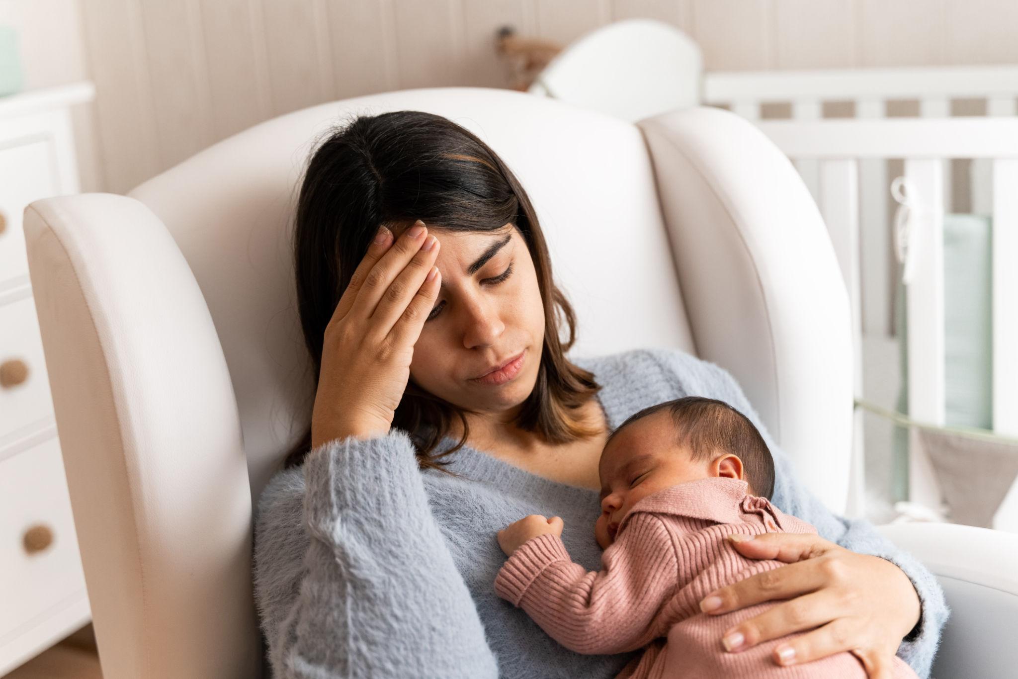 Ansiedad por ser madre o padre: cuando querer hacerlo bien se convierte en una carga